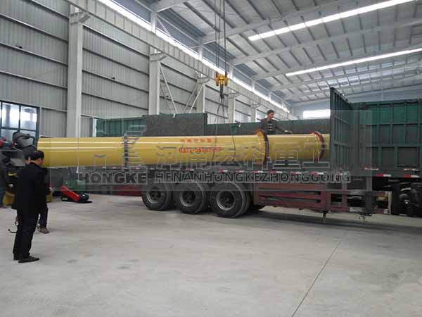 發(fā)往河北承德2m×8m雞糞烘干機裝貨現場